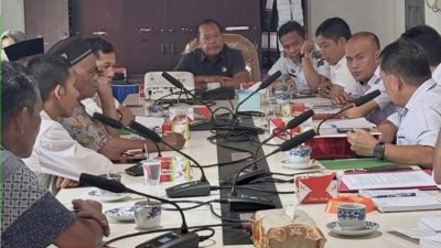 Rapat Dengar Pendapat Masyarakat Benteng rendah terkait masalah Kades. Swarajambi.net.Rabu 4 februari 2026.